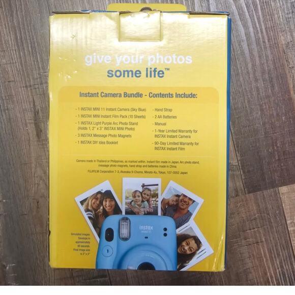 FujiFilm Instax Mini 11 Instant Camera Holiday Bundle - Sky Blue NWT - Picture 2 of 7